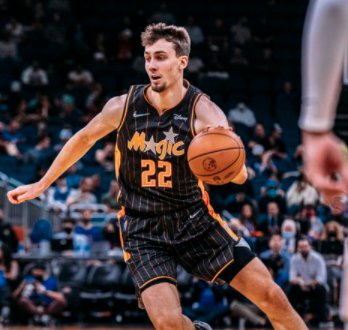 色的传统服 色的传统服