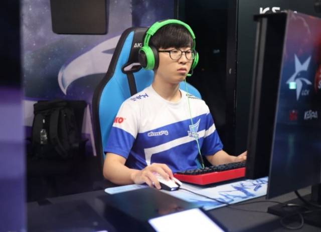 加比赛中的 加比赛中的