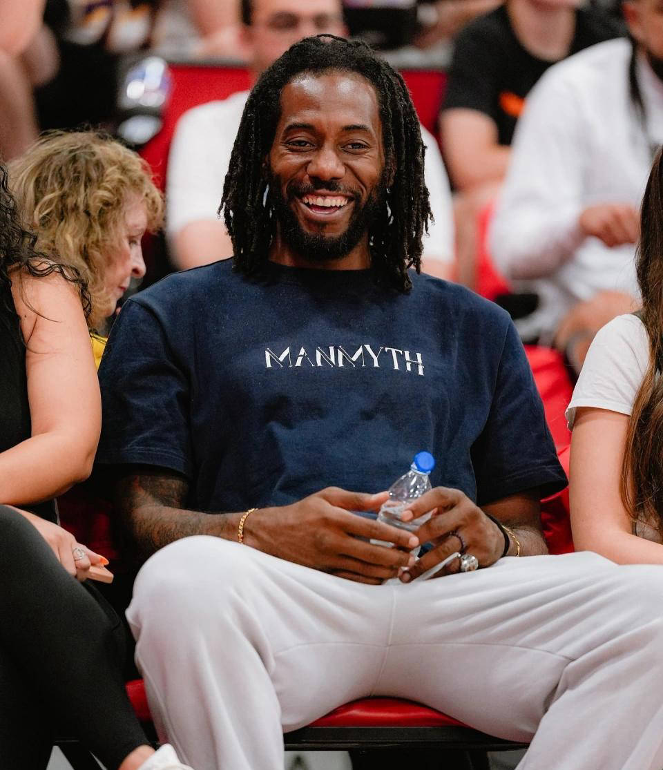 近台的脚下 近台的脚下